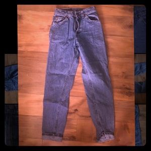 Vintage high waisted Levi’s mom jeans style